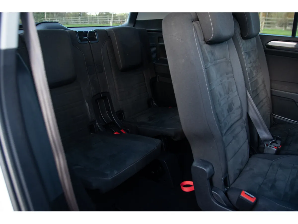 Volkswagen Touran MPV, Diesel, 2016, White