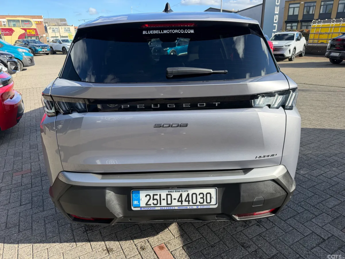 Peugeot 5008 MPV, Petrol, 2025, Grey