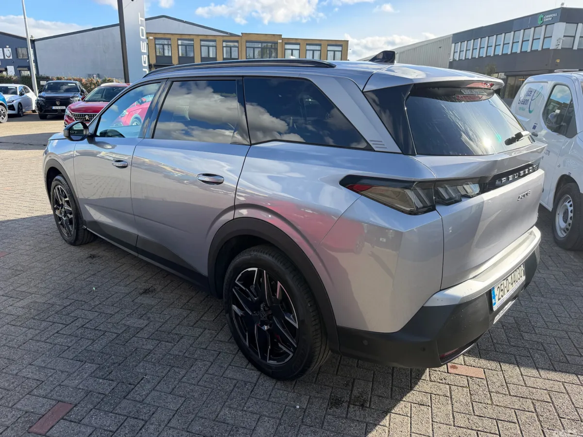 Peugeot 5008 MPV, Petrol, 2025, Grey