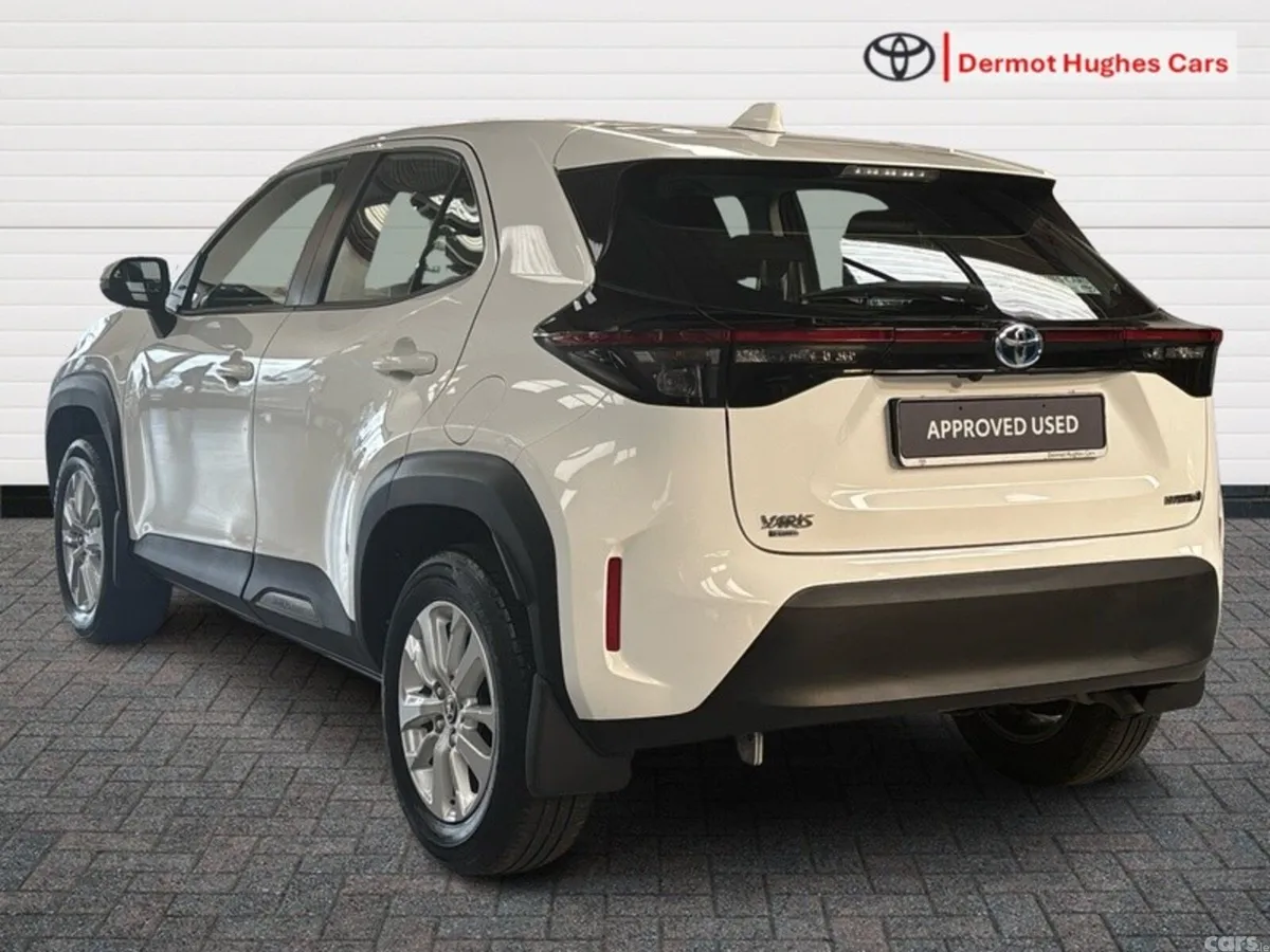Toyota Yaris Cross Hatchback, Petrol Hybrid, 2023, White