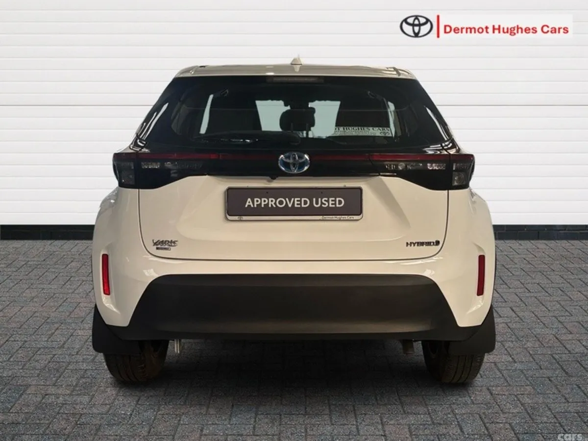 Toyota Yaris Cross Hatchback, Petrol Hybrid, 2023, White