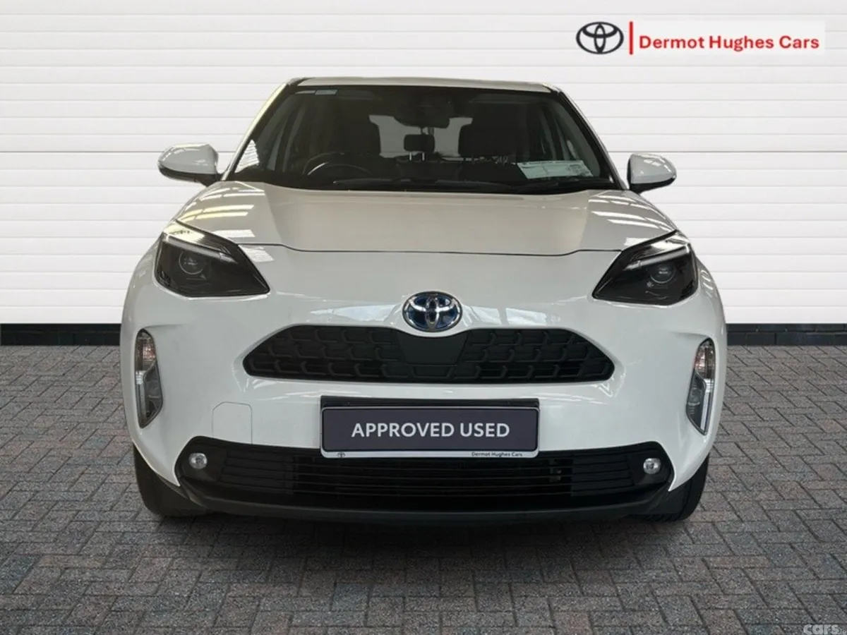 Toyota Yaris Cross Hatchback, Petrol Hybrid, 2023, White