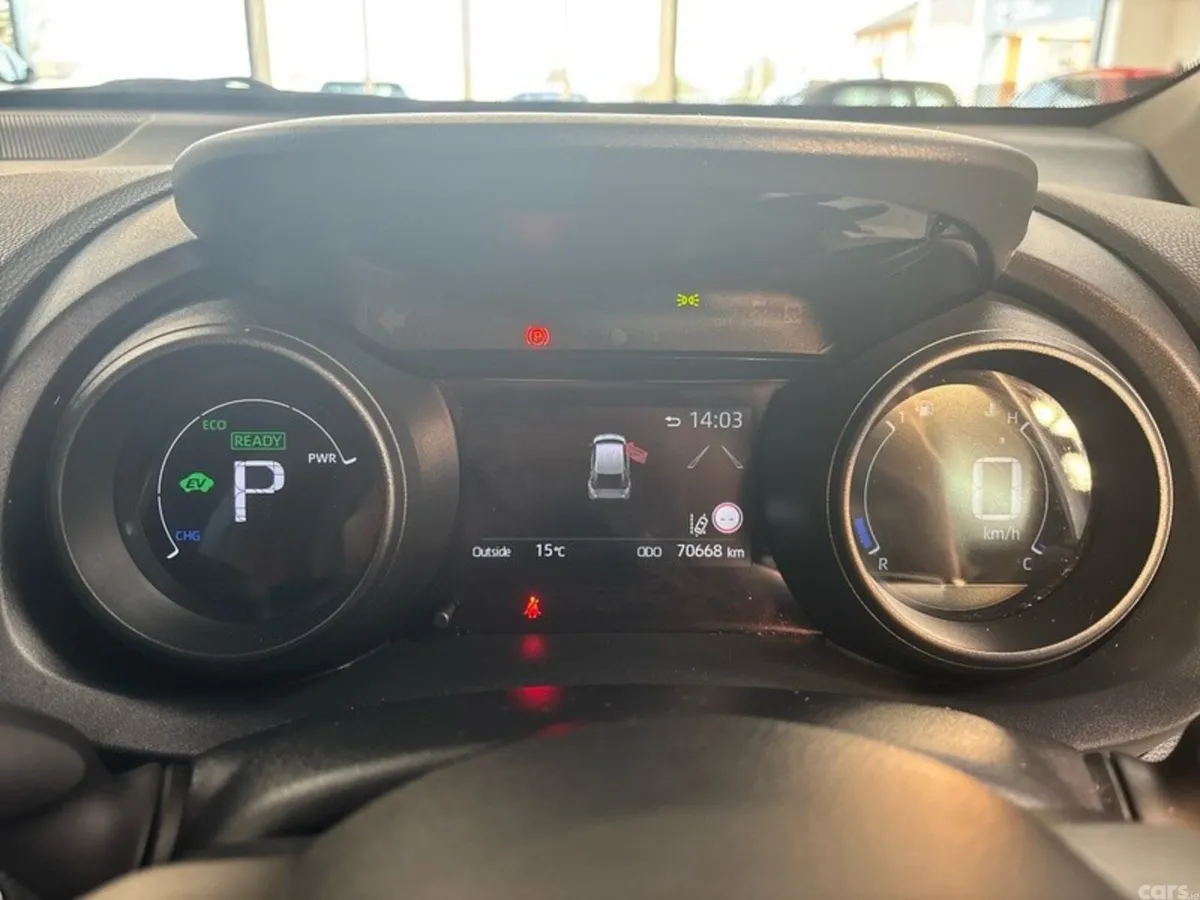 Toyota Yaris Cross Hatchback, Petrol Hybrid, 2023, White