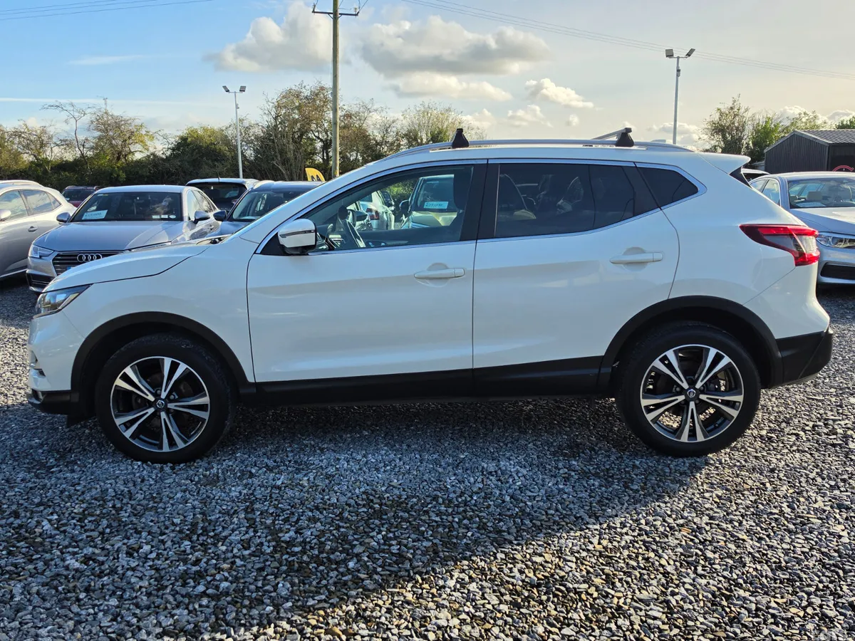 Nissan Qashqai SUV, Petrol, 2017, White