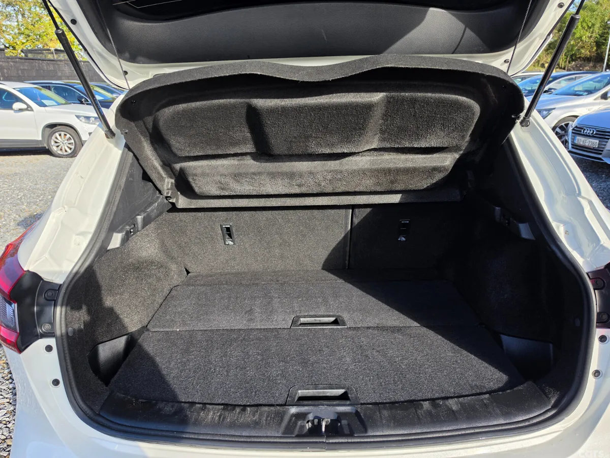 Nissan Qashqai SUV, Petrol, 2017, White