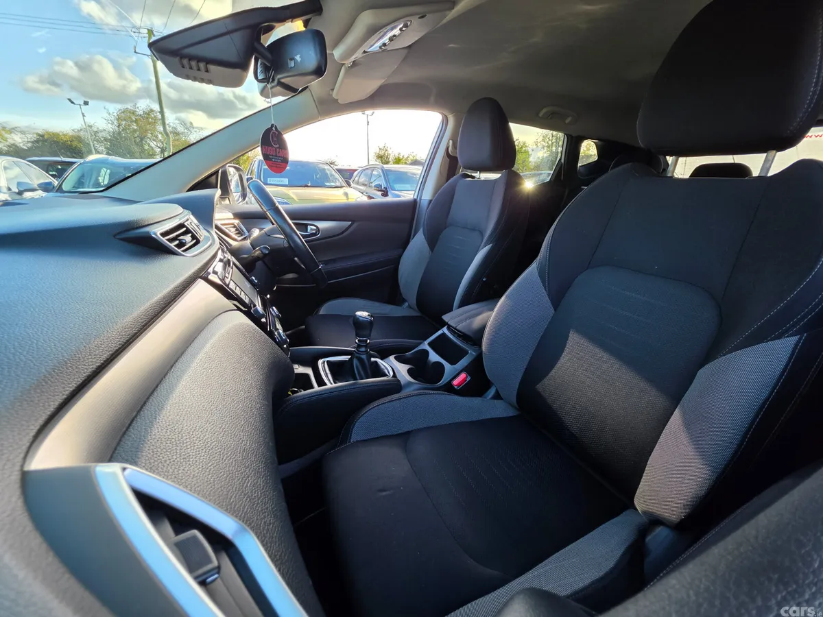 Nissan Qashqai SUV, Petrol, 2017, White