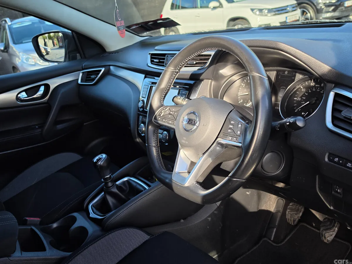 Nissan Qashqai SUV, Petrol, 2017, White