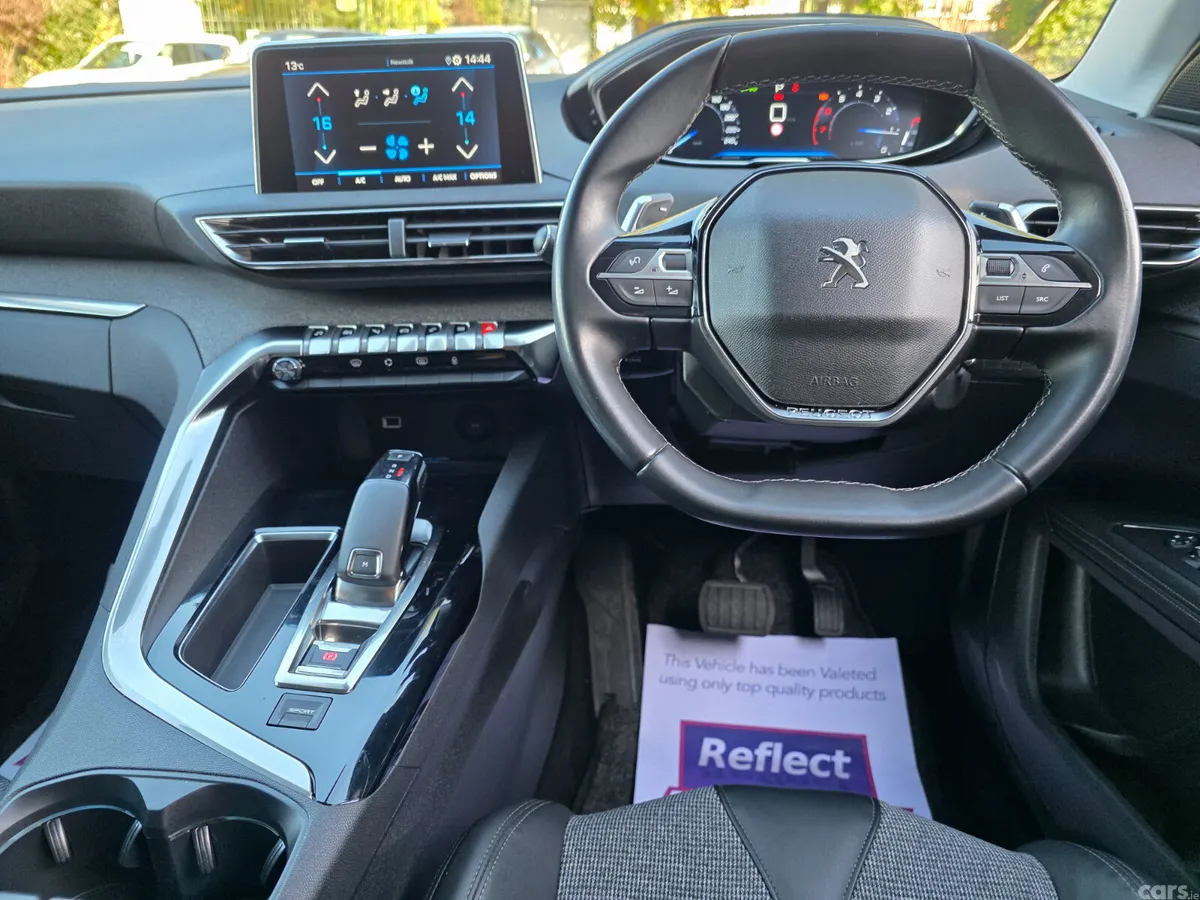 Peugeot 5008 MPV, Petrol, 2020, Grey