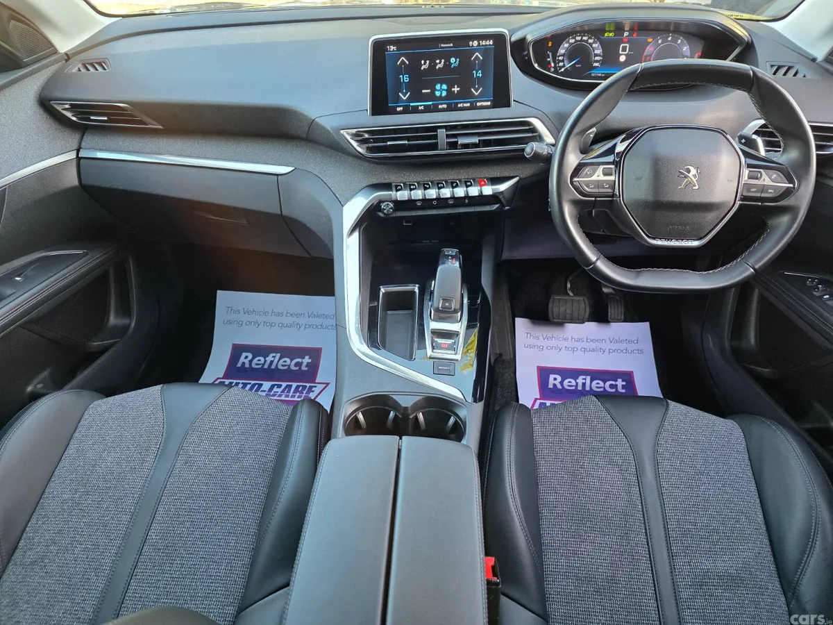 Peugeot 5008 MPV, Petrol, 2020, Grey