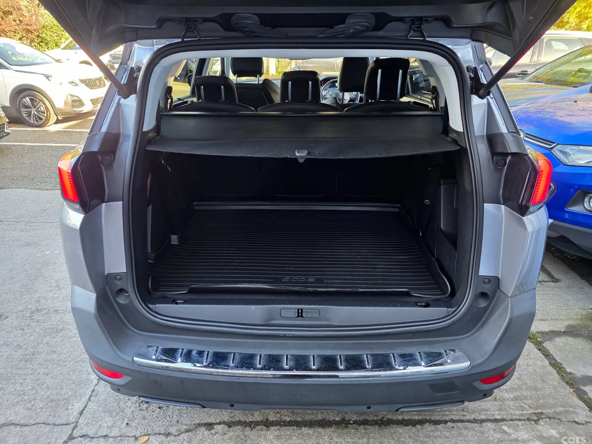 Peugeot 5008 MPV, Petrol, 2020, Grey