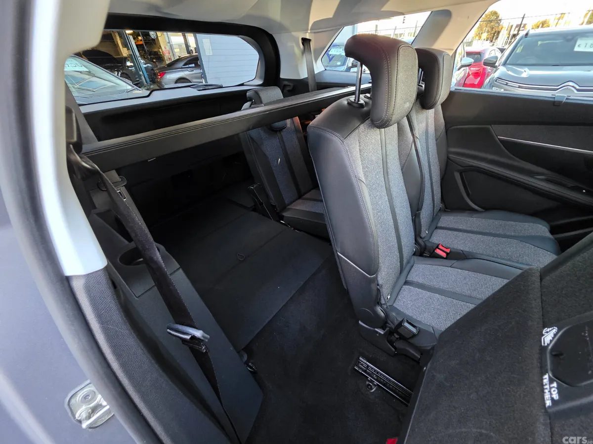 Peugeot 5008 MPV, Petrol, 2020, Grey