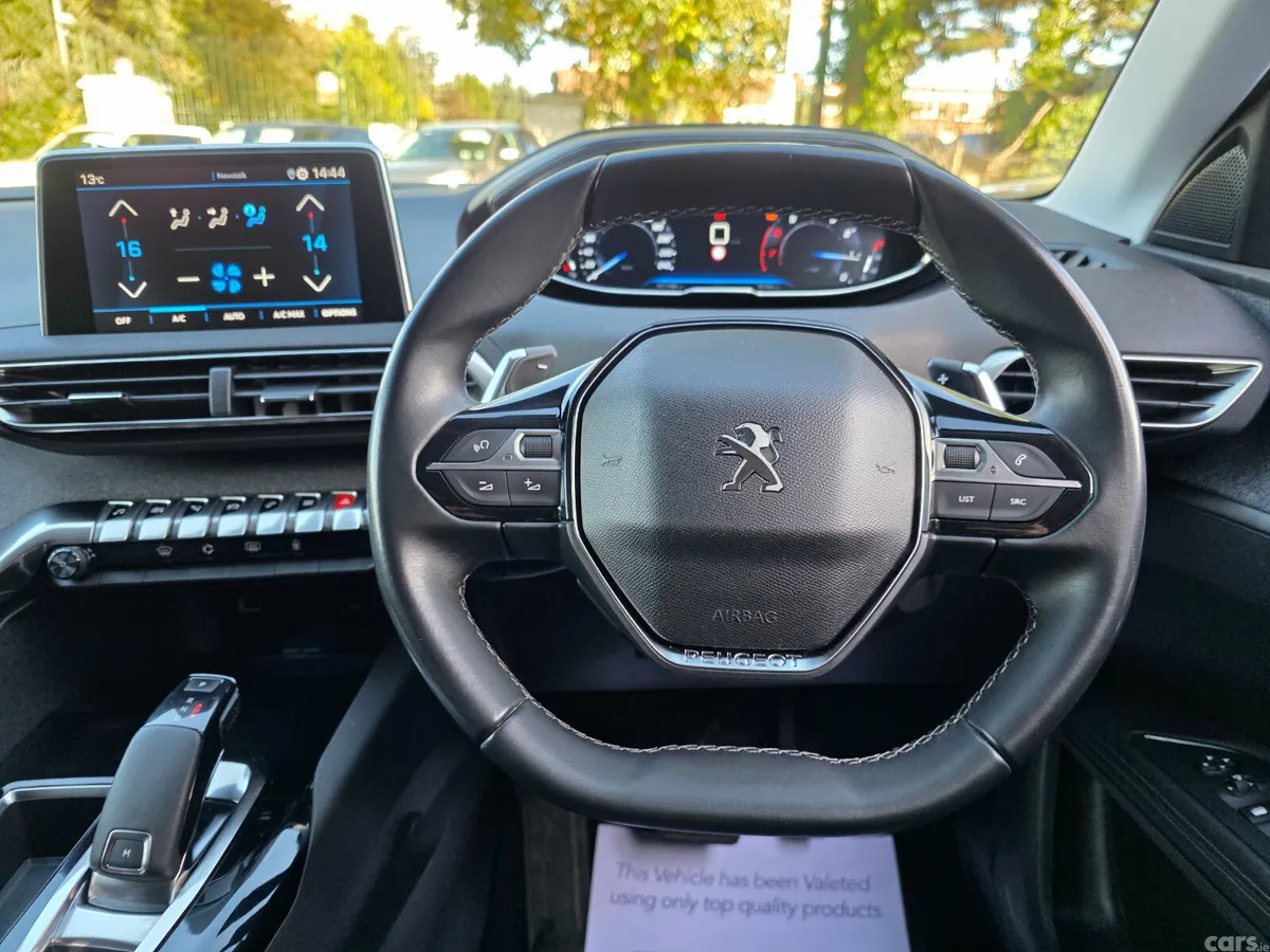 Peugeot 5008 MPV, Petrol, 2020, Grey