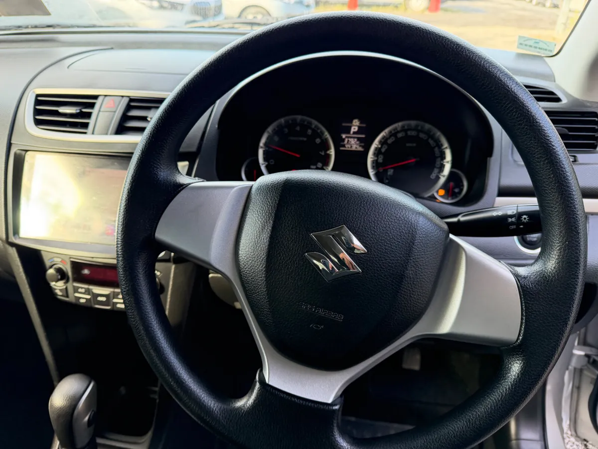 Suzuki Swift Hatchback, Petrol, 2016, Silver