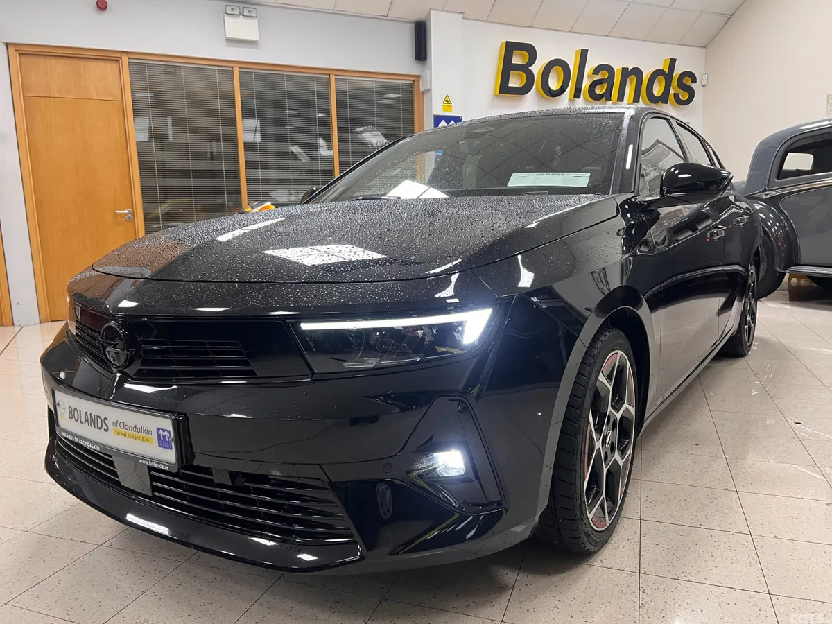 Opel Astra Hatchback, Petrol, 2025, Black