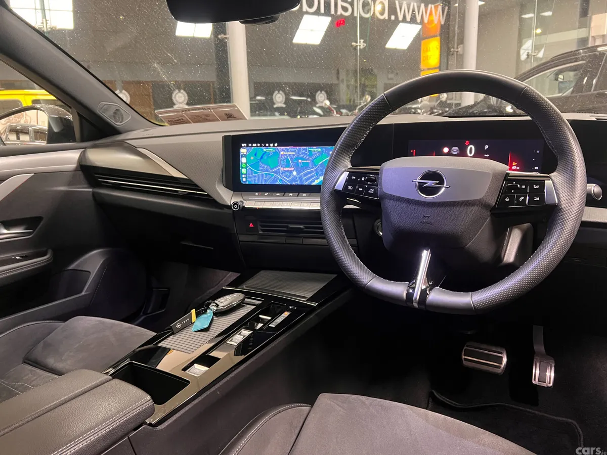 Opel Astra Hatchback, Petrol, 2025, Black