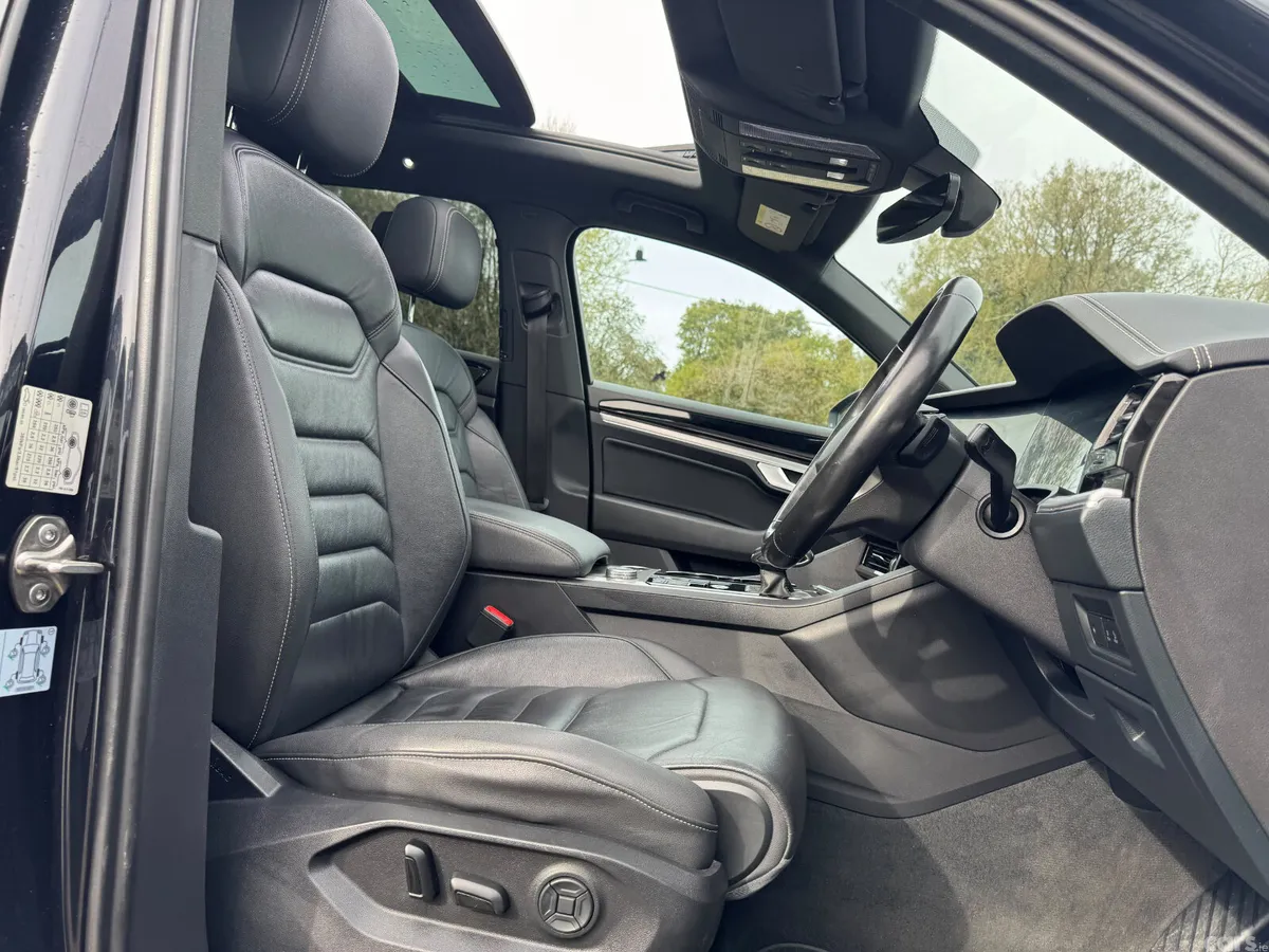 Volkswagen Touareg SUV, Diesel, 2021, Black