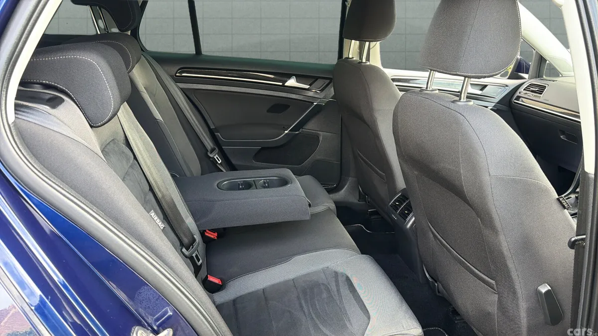 Volkswagen Golf Hatchback, Petrol, 2019, Blue
