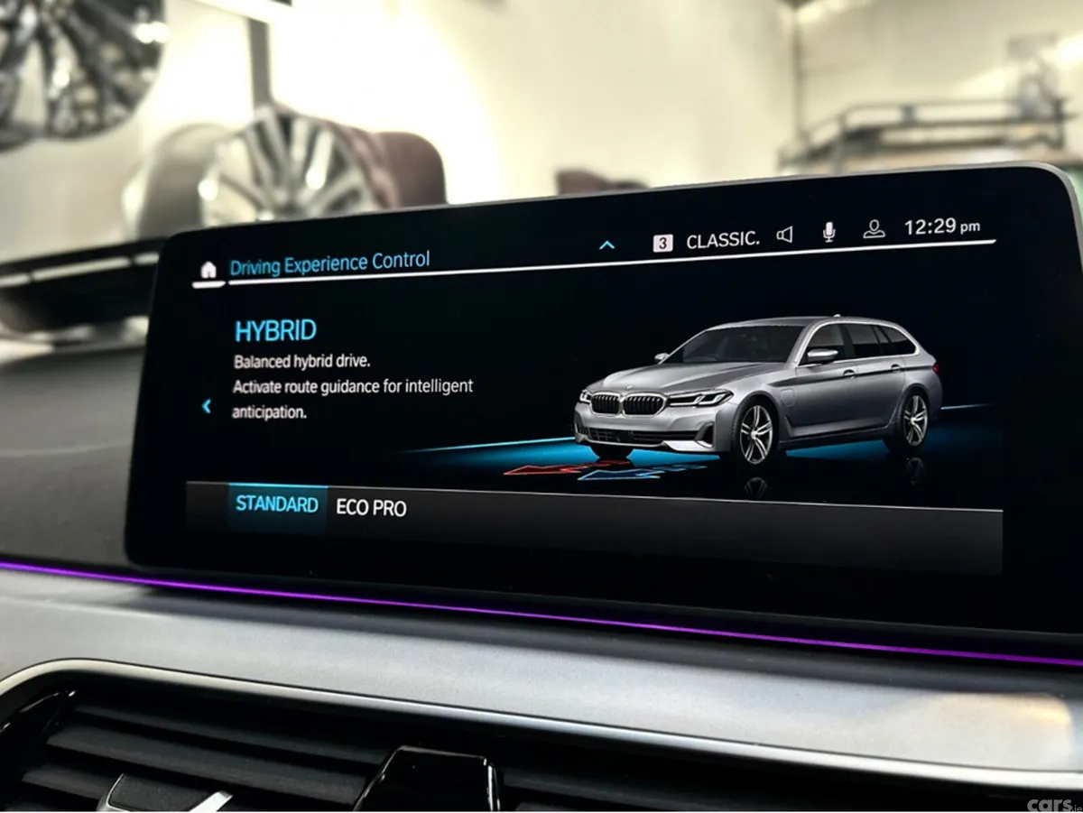BMW 5-Series Estate, Petrol Plug-in Hybrid, 2022, Blue