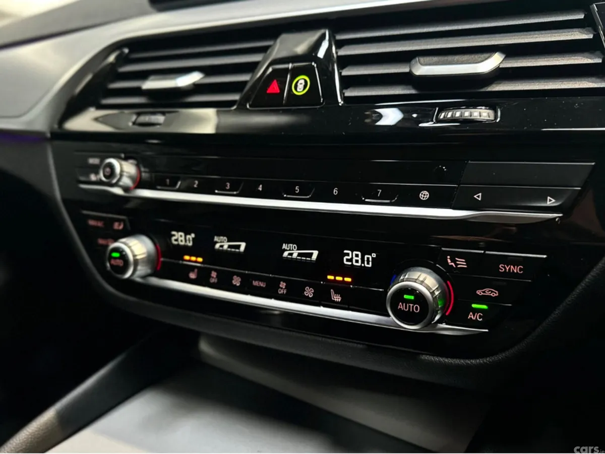 BMW 5-Series Estate, Petrol Plug-in Hybrid, 2022, Blue