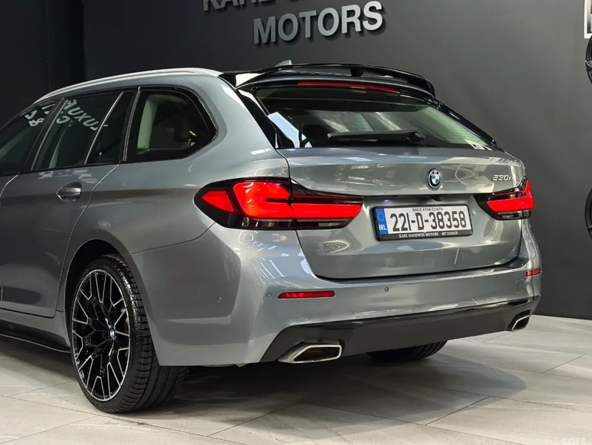 BMW 5-Series Estate, Petrol Plug-in Hybrid, 2022, Blue