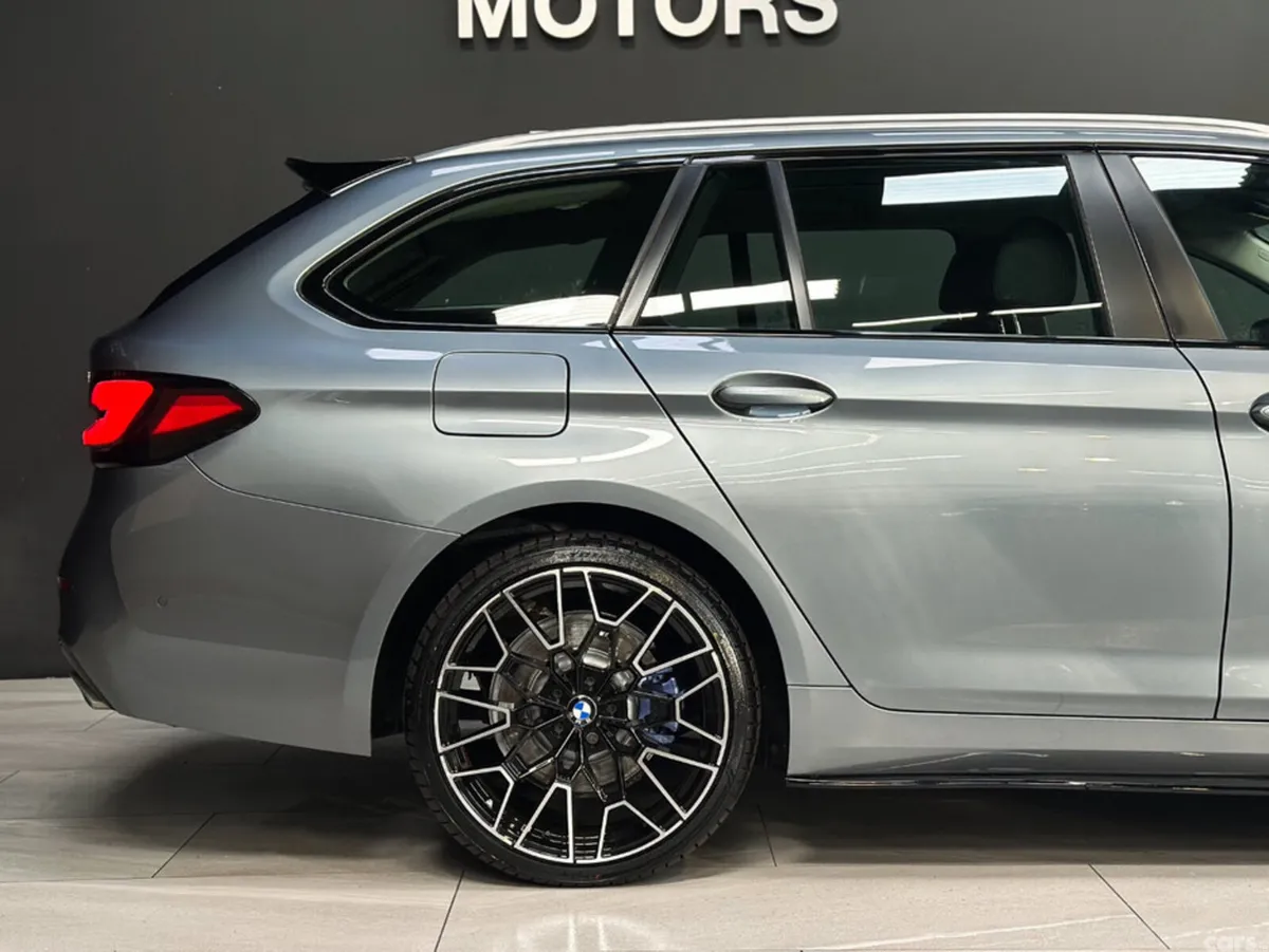 BMW 5-Series Estate, Petrol Plug-in Hybrid, 2022, Blue
