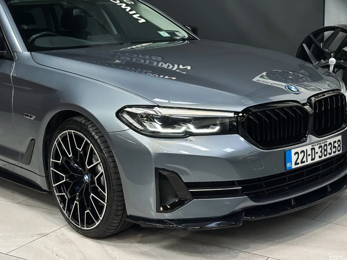 BMW 5-Series Estate, Petrol Plug-in Hybrid, 2022, Blue