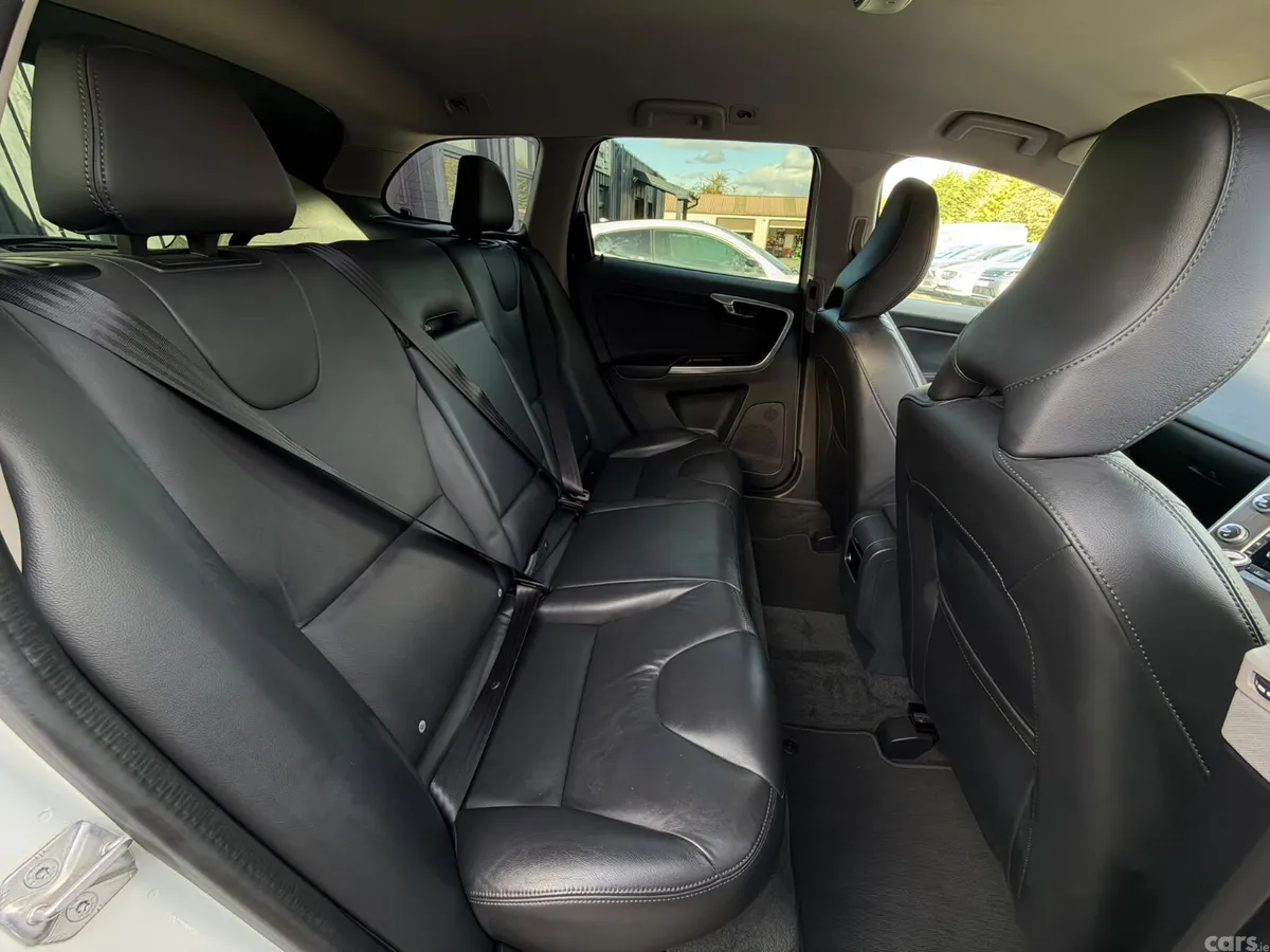 Volvo XC60 SUV, Diesel, 2015, White