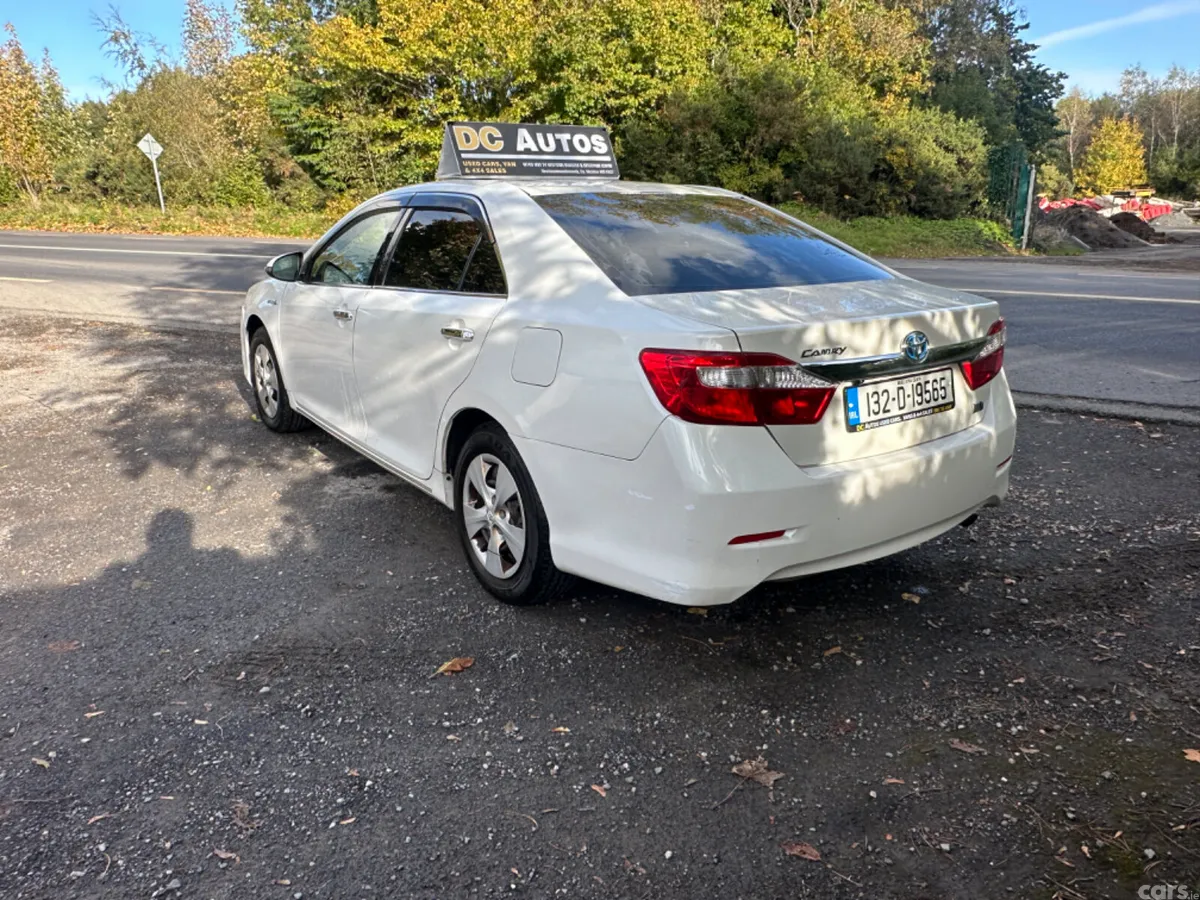 Toyota Camry Saloon, Petrol Hybrid, 2013, White