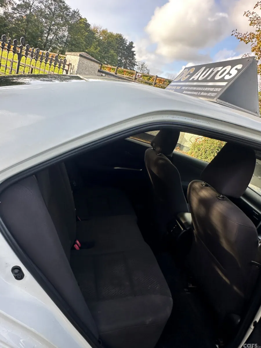 Toyota Camry Saloon, Petrol Hybrid, 2013, White