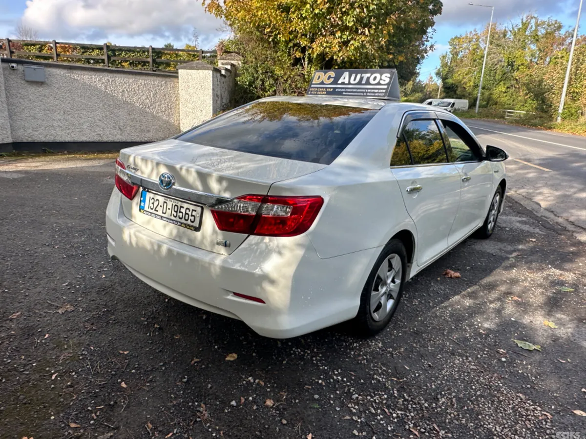Toyota Camry Saloon, Petrol Hybrid, 2013, White