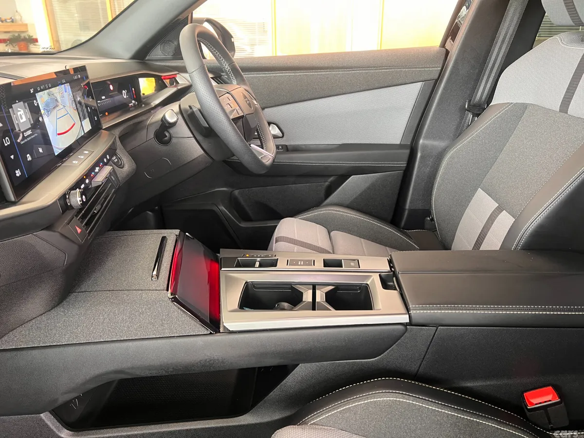 Opel Grandland SUV, Petrol Hybrid, 2025, Black