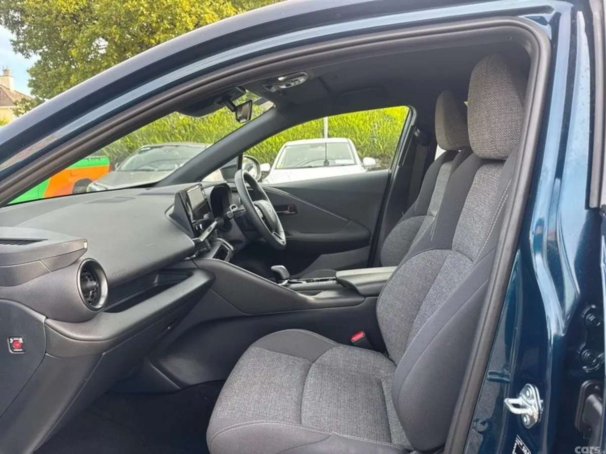 Toyota C-HR SUV, Petrol Hybrid, 2026, Blue