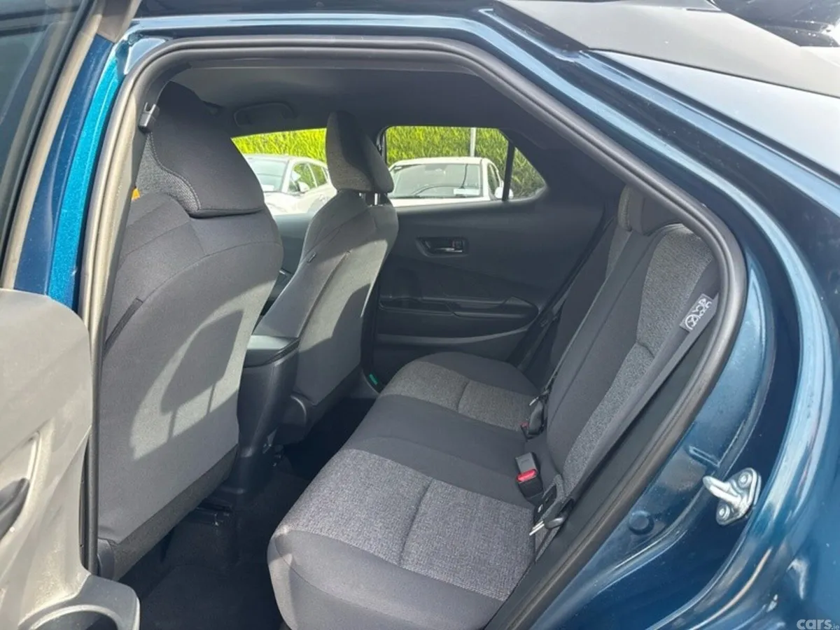 Toyota C-HR SUV, Petrol Hybrid, 2026, Blue