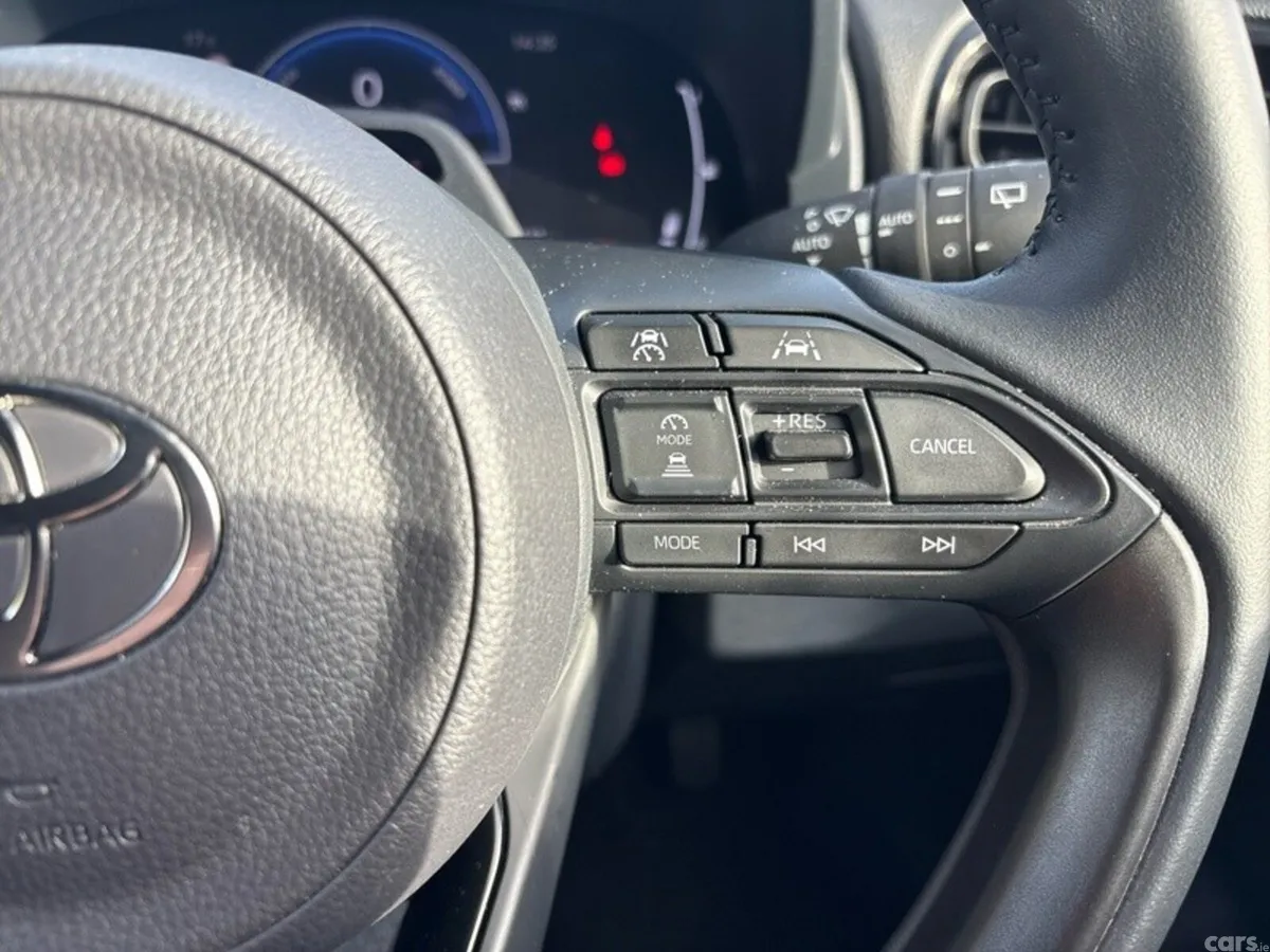 Toyota Yaris Cross Hatchback, Petrol Hybrid, 2026, Grey