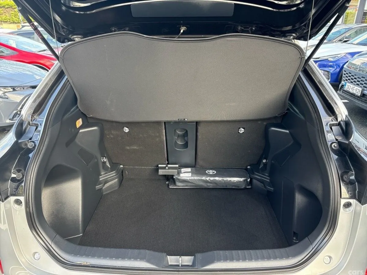 Toyota Yaris Cross Hatchback, Petrol Hybrid, 2026, Grey