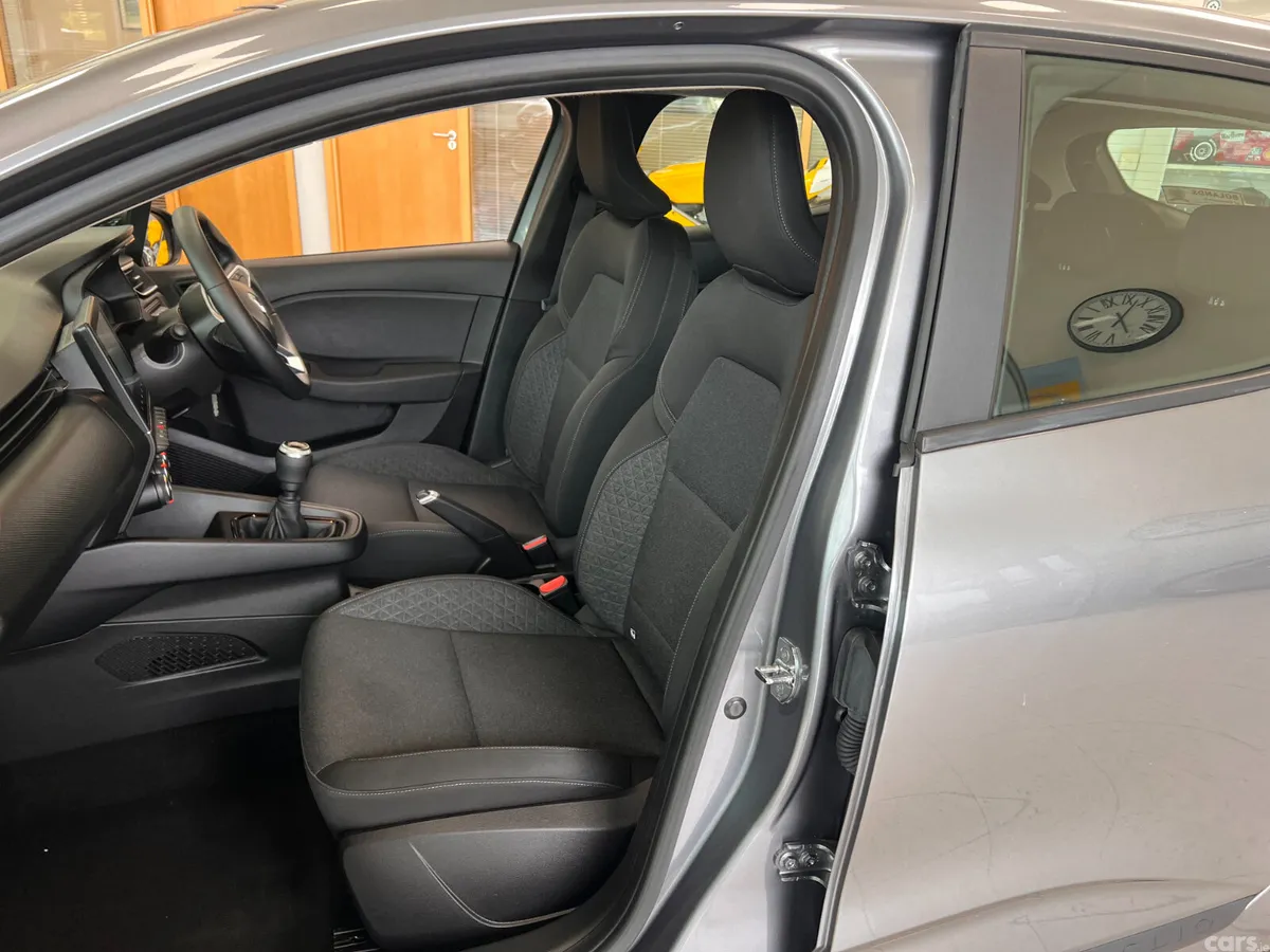 Renault Clio Hatchback, Petrol, 2023, Grey