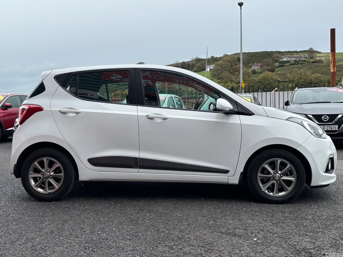 Hyundai i10 Hatchback, Petrol, 2015, White