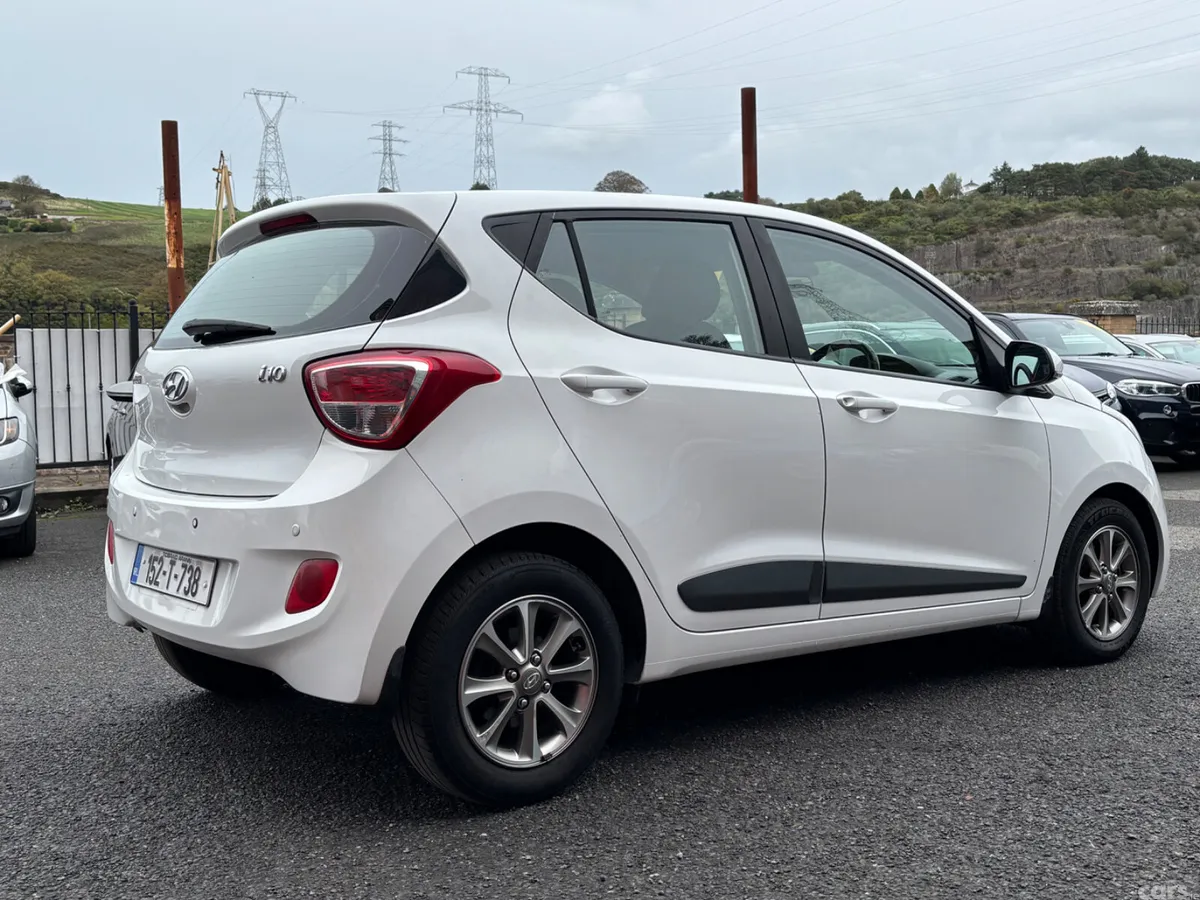 Hyundai i10 Hatchback, Petrol, 2015, White
