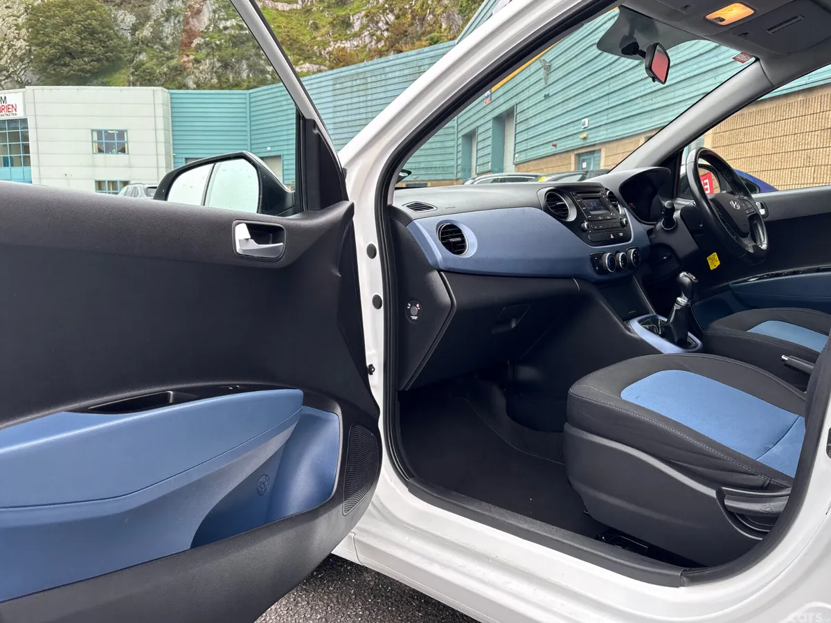 Hyundai i10 Hatchback, Petrol, 2015, White