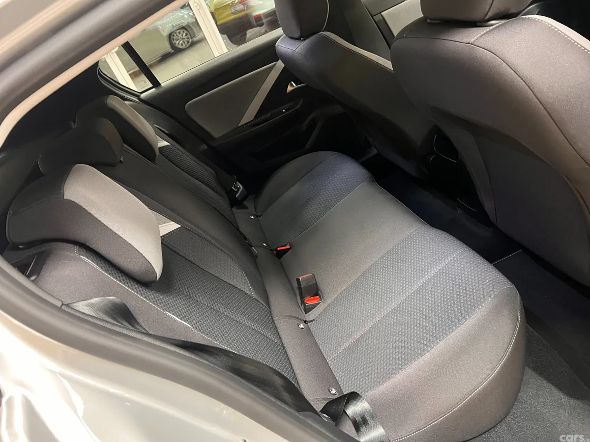 Opel Astra Hatchback, Diesel, 2024, Grey
