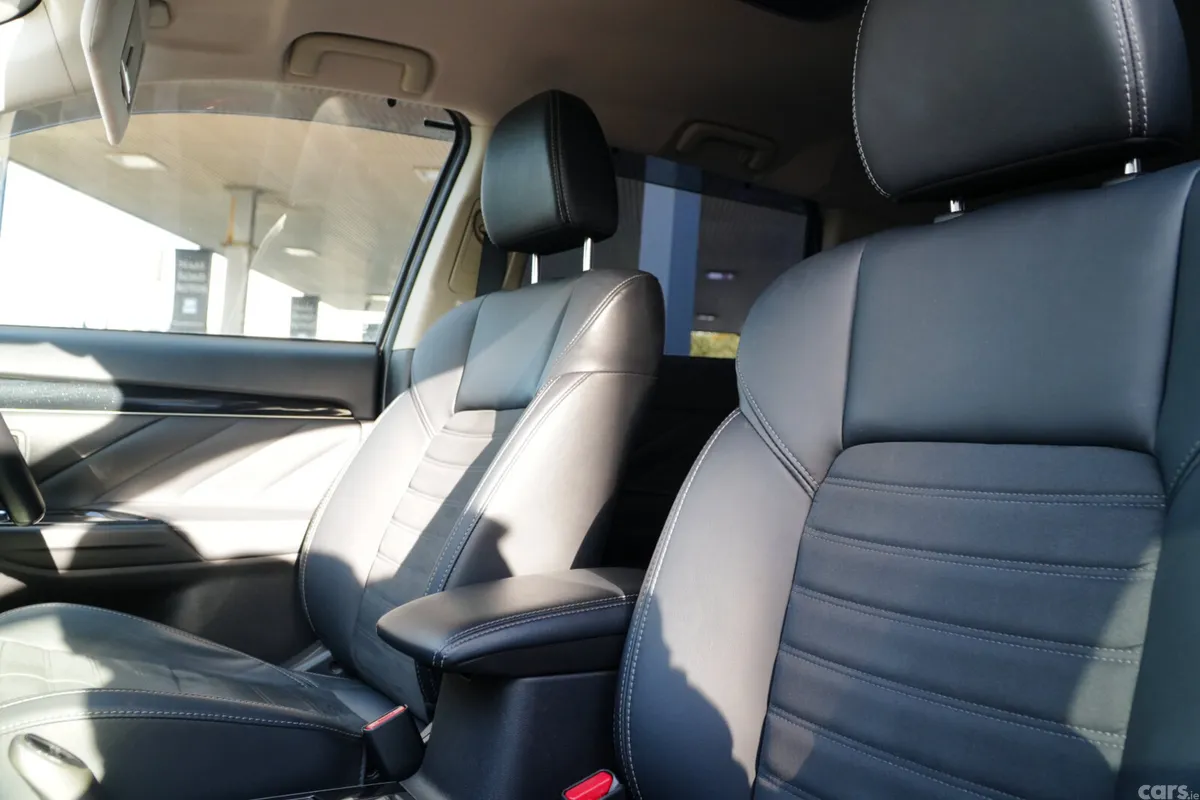 Mitsubishi Outlander SUV, Petrol Plug-in Hybrid, 2018, Brown