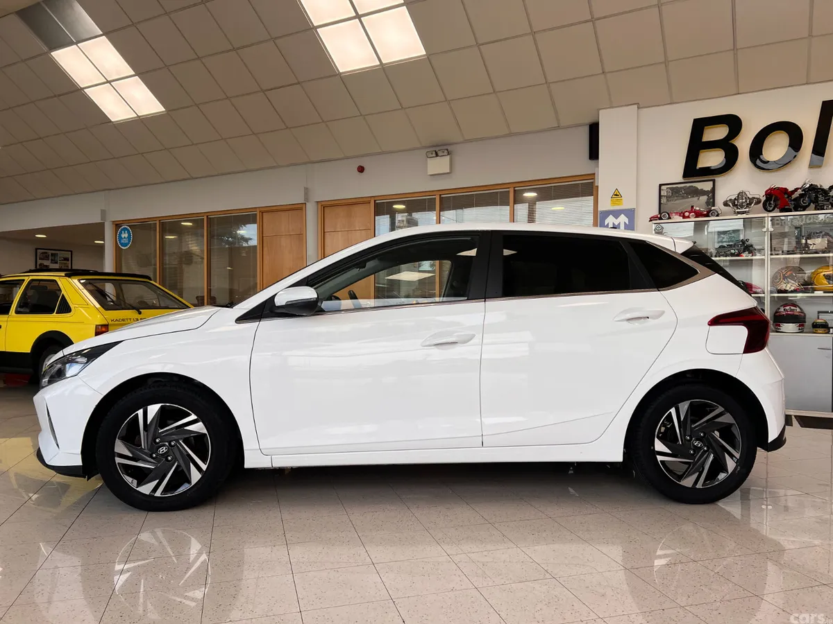 Hyundai i20 Hatchback, Petrol, 2022, White