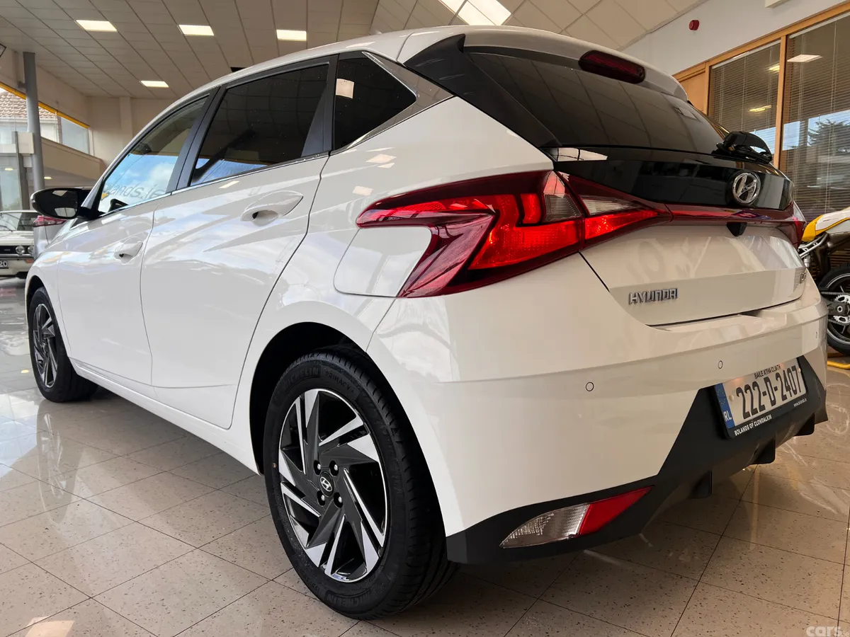 Hyundai i20 Hatchback, Petrol, 2022, White