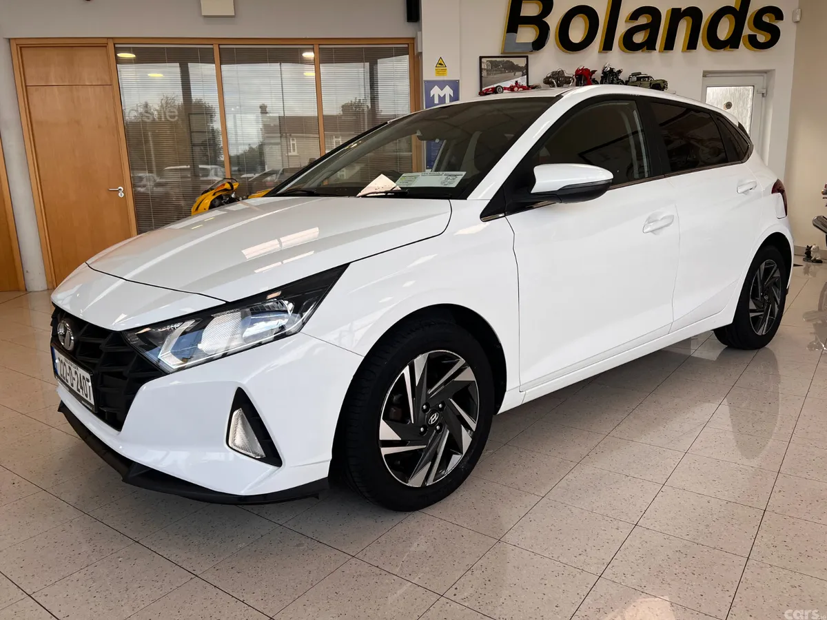 Hyundai i20 Hatchback, Petrol, 2022, White