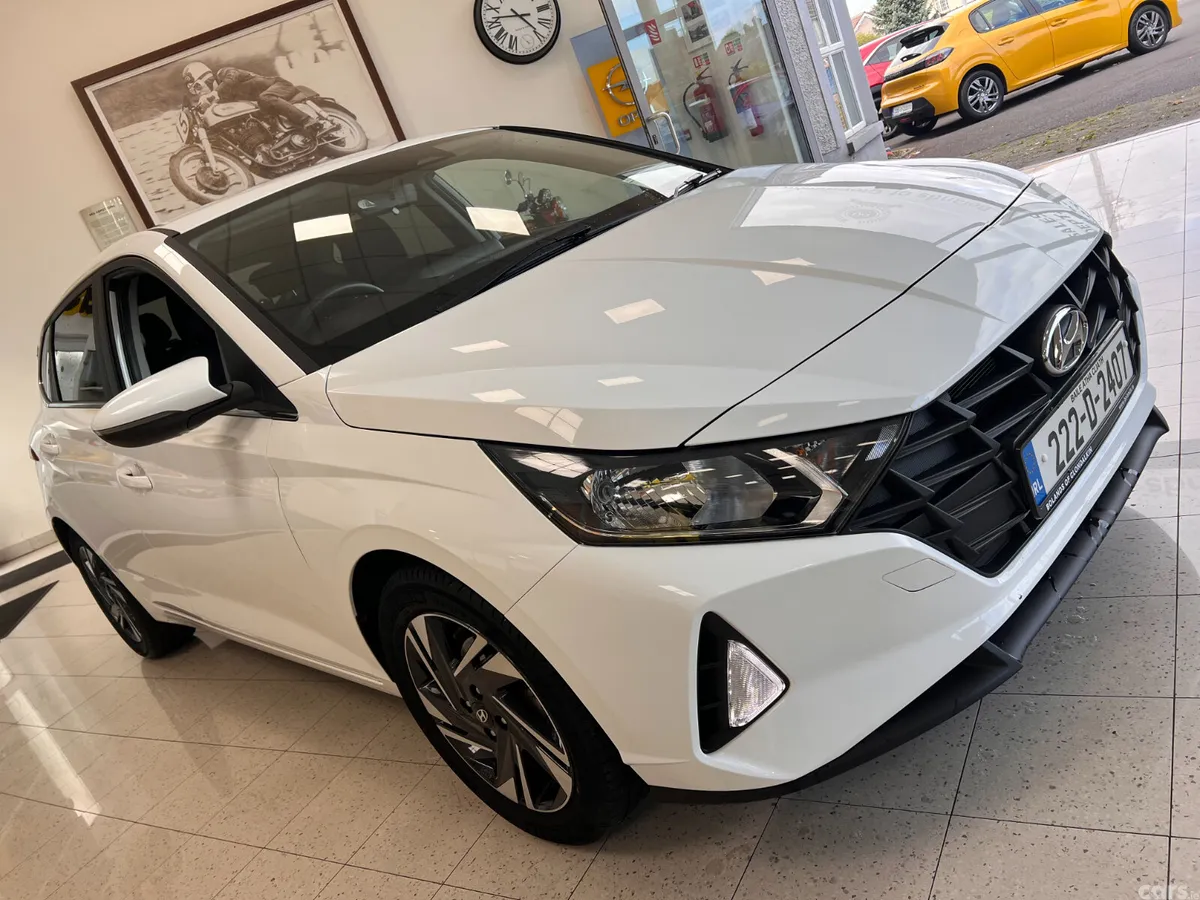 Hyundai i20 Hatchback, Petrol, 2022, White
