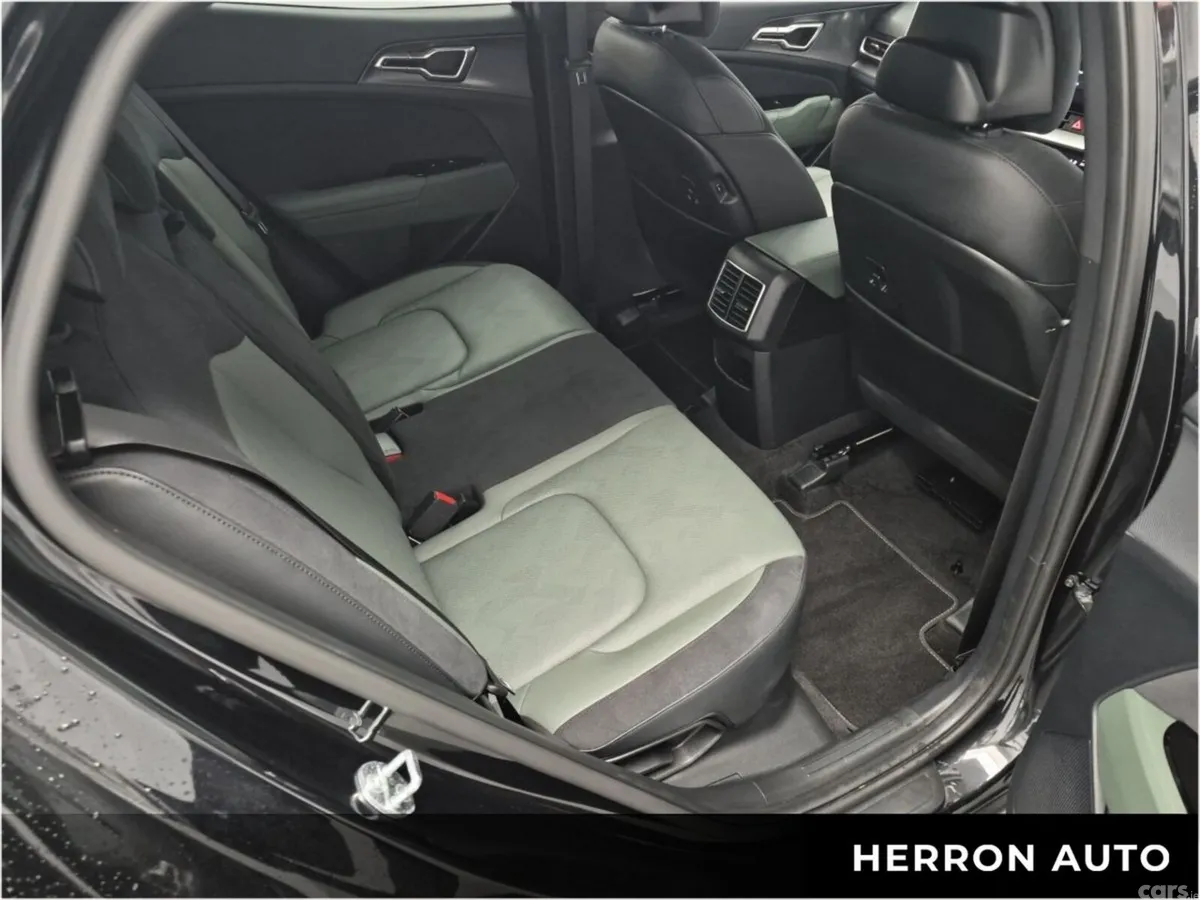 Kia Sportage SUV, Petrol Hybrid, 2024, Black