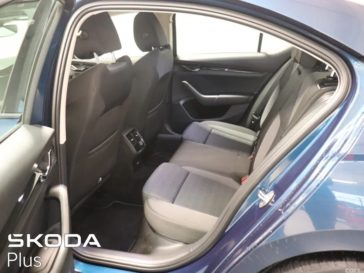 Skoda Octavia Saloon, Diesel, 2024, Blue
