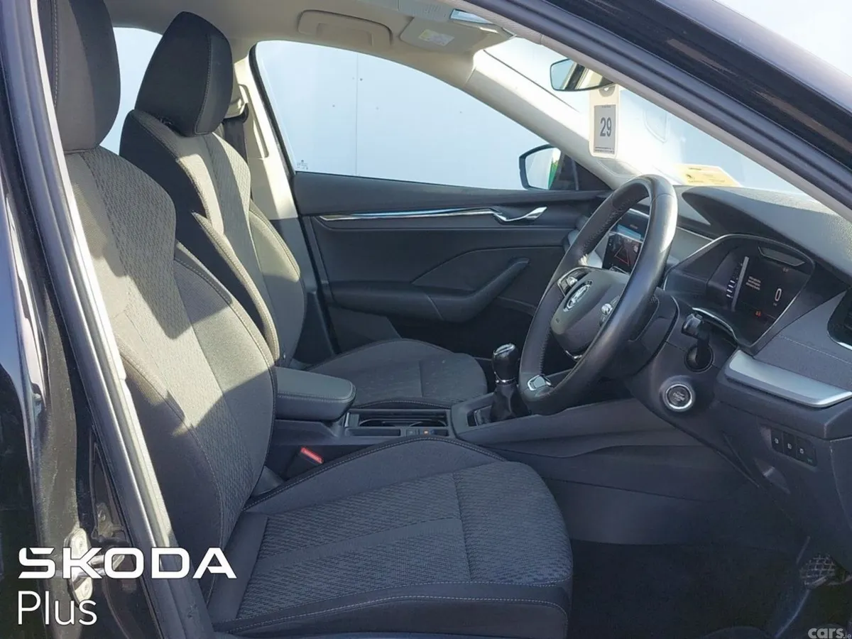 Skoda Octavia Saloon, Diesel, 2023, Black