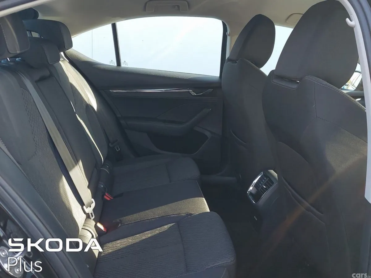 Skoda Octavia Saloon, Diesel, 2023, Black