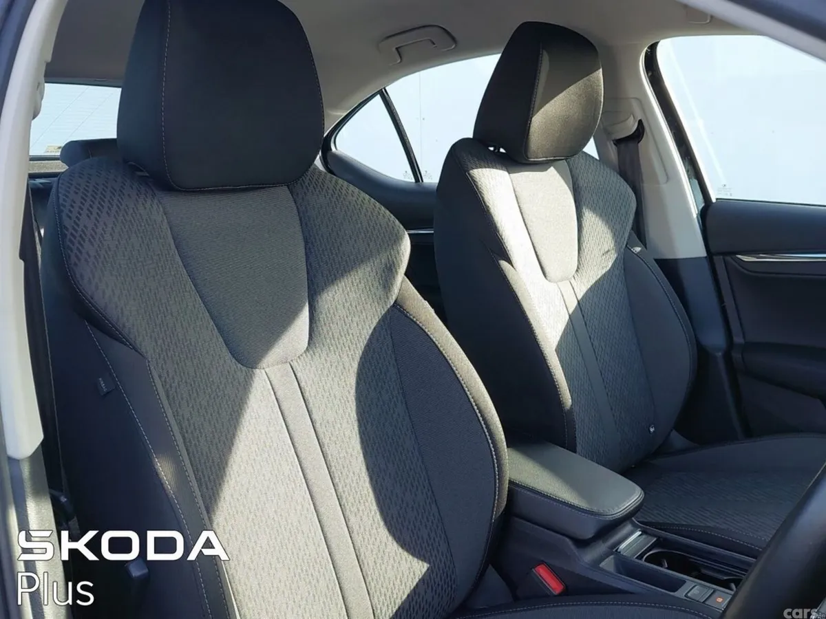 Skoda Octavia Saloon, Diesel, 2023, Black